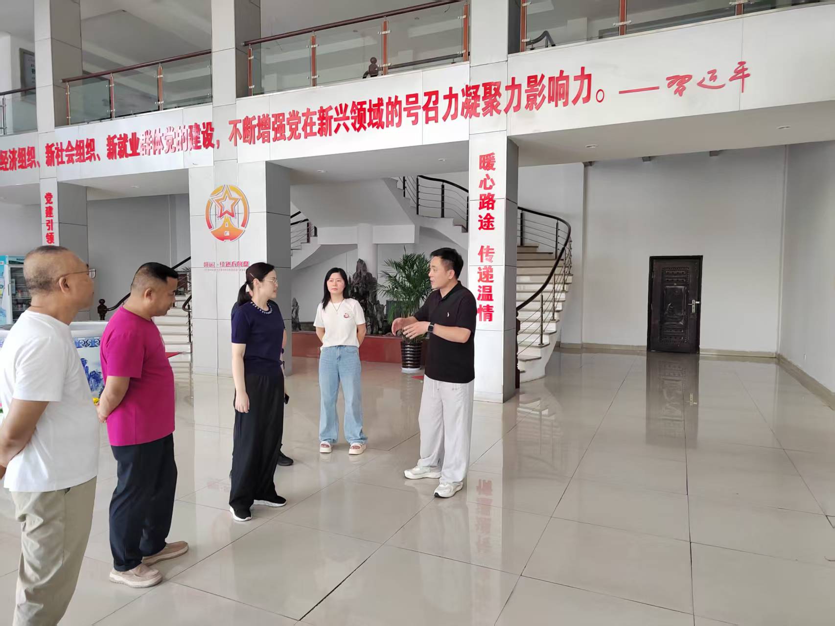 6.4徐局调研同城配送司机之家.jpg